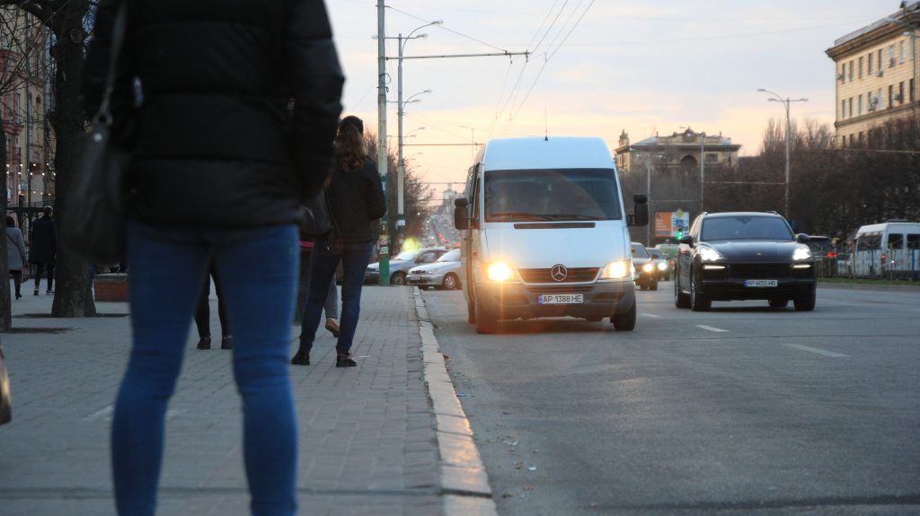 В Запорожье просят запустить транспорт между двумя микрорайонами