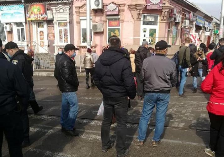 Протест против карантина: в Запорожье рыночниками занялась полиция (ФОТО)