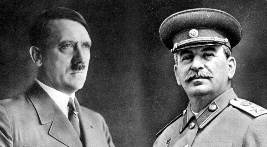 Почти половина украинцев уверены, что Вторую мировую войну развязали по сговору Сталин и Гитлер