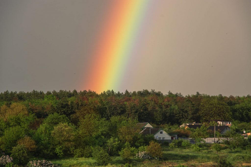 Запорожцы массово делятся фото необыкновенной радуги