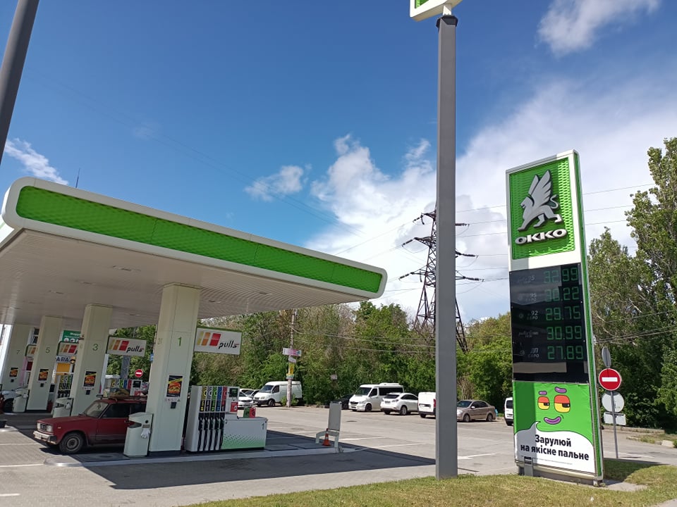 АЗС обязали снизить цены на бензин более чем на 1 грн