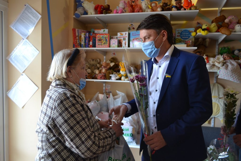 В Запоріжжі ветерани отримали допомогу до Дня перемоги над нацизмом (ФОТОРЕПОРТАЖ)