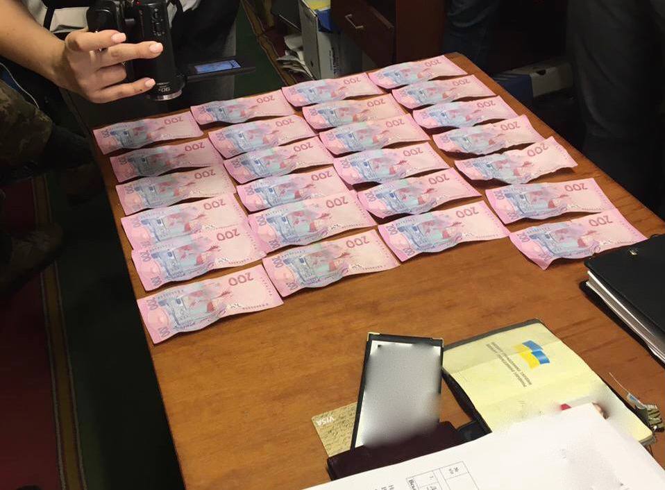 Помогал уклоняться от армии: заместителя военкома разоблачили в Запорожской области