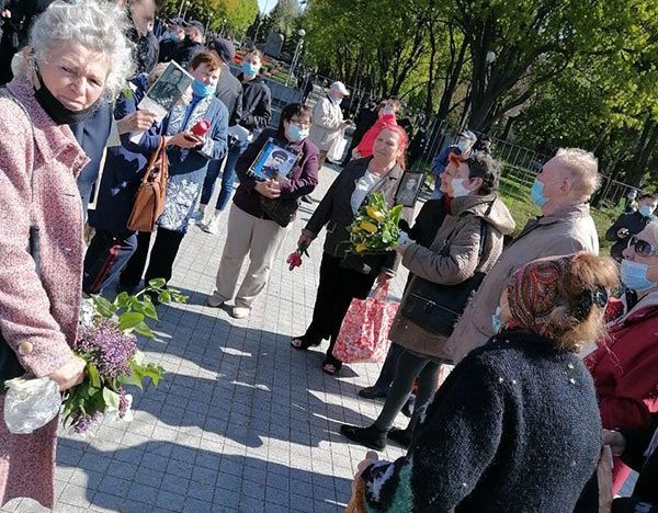 Акция Полка Победы в Запорожье: запрещенная  символика на картинке стала причиной конфликта (ФОТО)