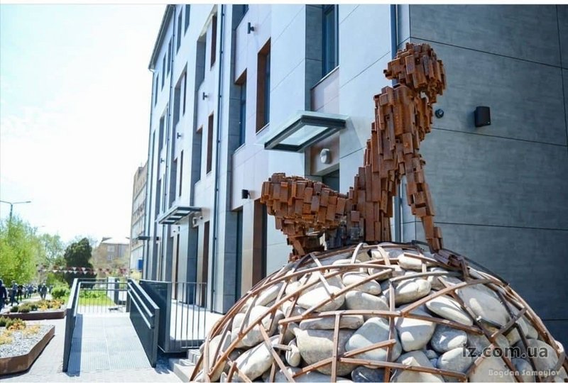 В Запорожье заметили новую скульптуру (ФОТО, ВИДЕО)