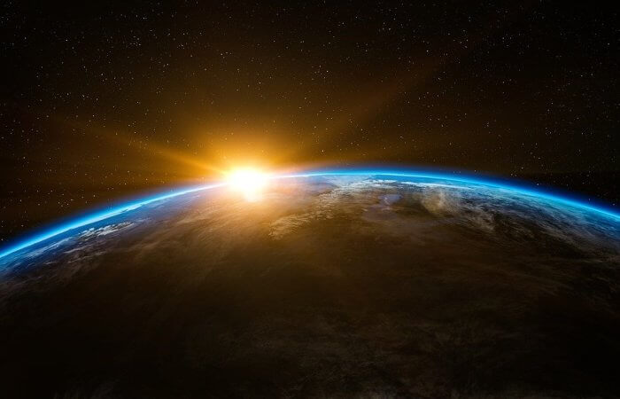 Миллиардер запускает отрасль космического туризма: сколько стоит билет, и что в него входит