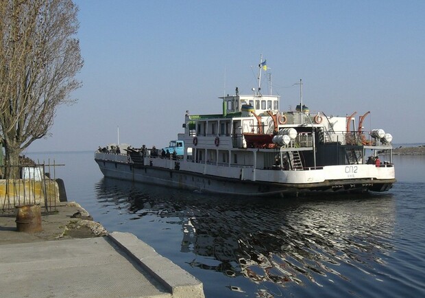 Заработала паромная переправа между Запорожской и Днепропетровской областями (РАСПИСАНИЕ)