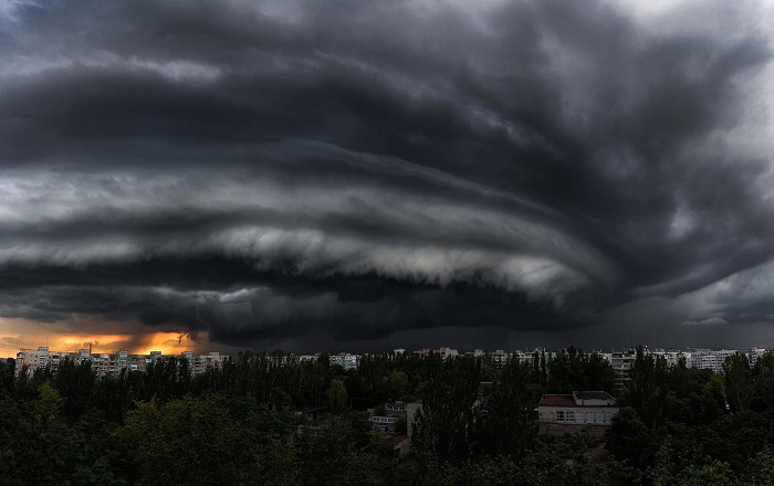 «Конец света»: небо Запорожья ужаснуло пользователей сети (ФОТО)
