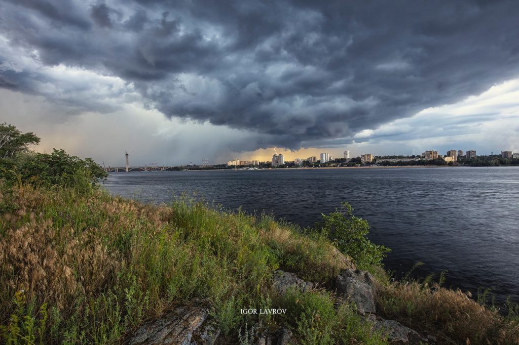 Грозовой котлован над Запорожьем глазами фотографов