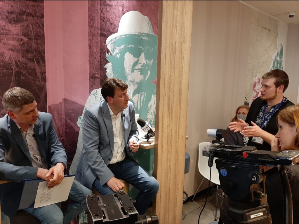 В McDonalds Старух встретился с журналистами и студентами (ФОТО)