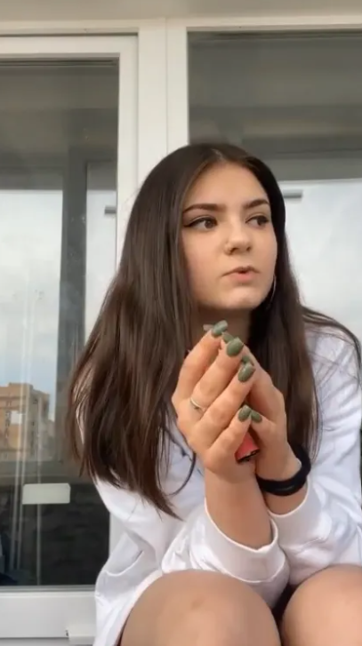 18-летняя девушка обматерила украинский язык в Instagram (ВИДЕО с извинениями)