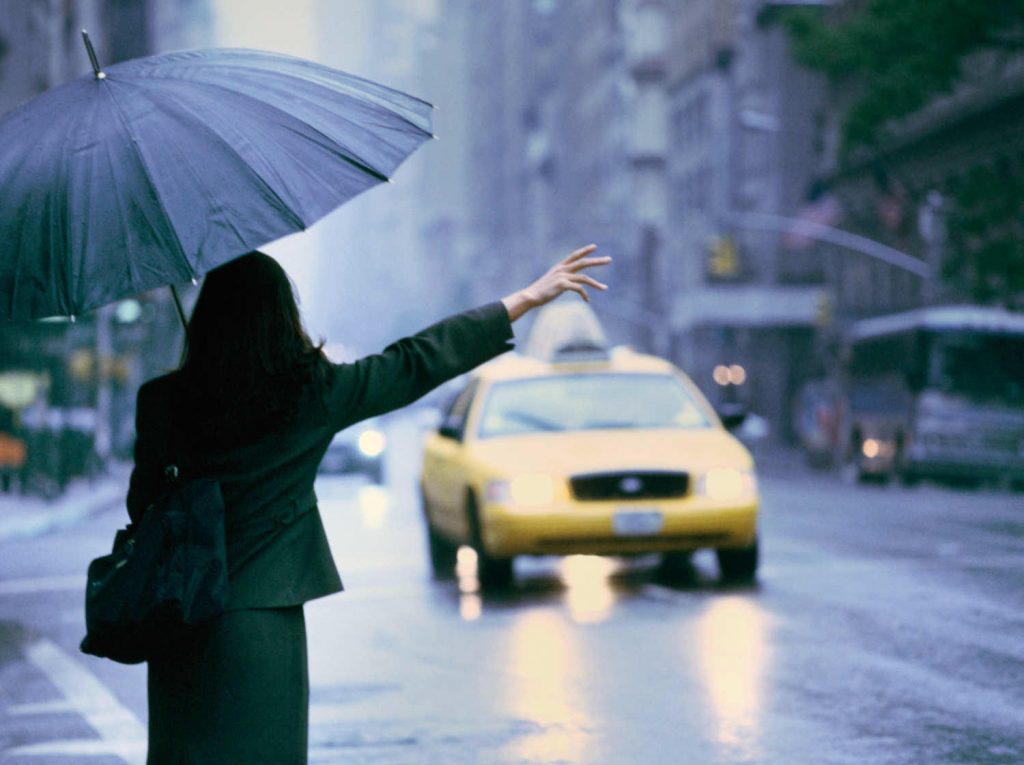 2 км за 100 гривен: такси заломили цены, пока в Запорожье бушует непогода (ФОТО)