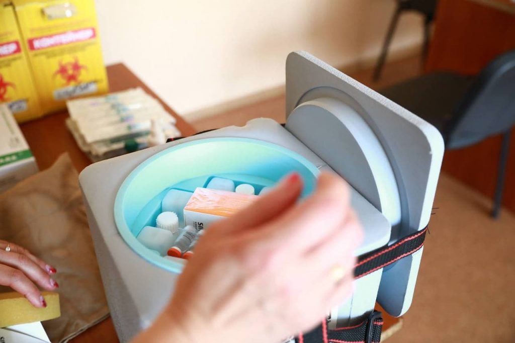 В Запорожье центры массовой вакцинации попали в скандал (ФОТО)