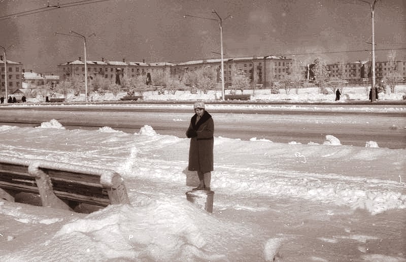 Как выглядела Фестивальная площадь, когда еще не было здания облсовета: подборка ретро-фото разных лет