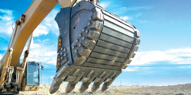 В Примпосаде «уничтожают» медуз экскаватором (ВИДЕО)