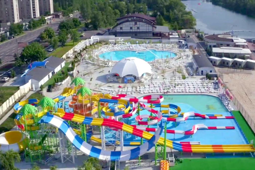 Остался один в бассейне для взрослых: 9-летний мальчик погиб в аквапарке Днепра