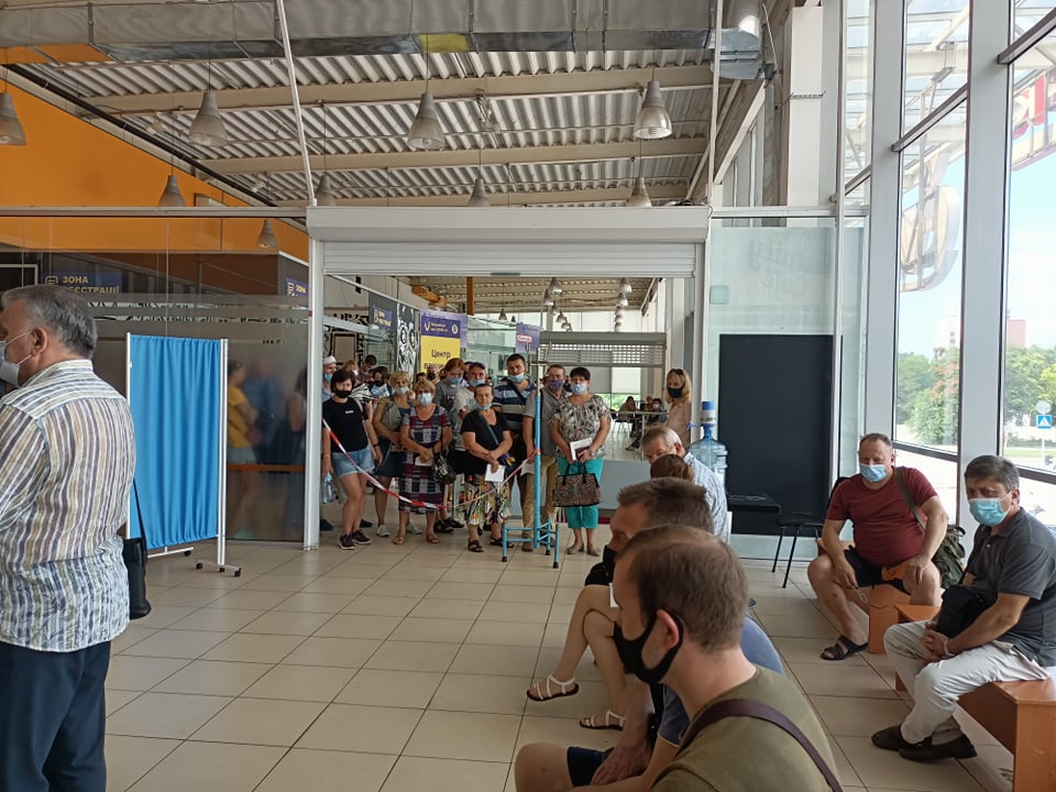 Есть ли очереди и вакцины на выбор: как работает новый центр массовой вакцинации в Запорожье (ФОТО, ВИДЕО)