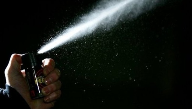 Трое подростков в Киеве по-зверски избили пожилого мужчину и задули газом лицо (ВИДЕО 18+)