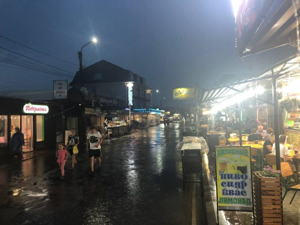 На Кирилловку обрушился ливень (ВИДЕО)