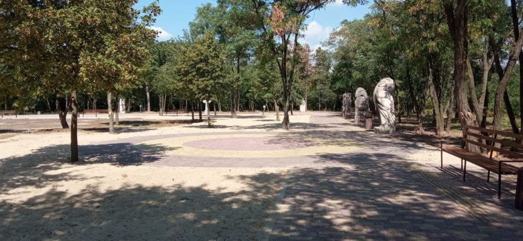 В Запорожье на Хортице достраивают инклюзивное Казацкое Коло для фестивалей (ФОТО)