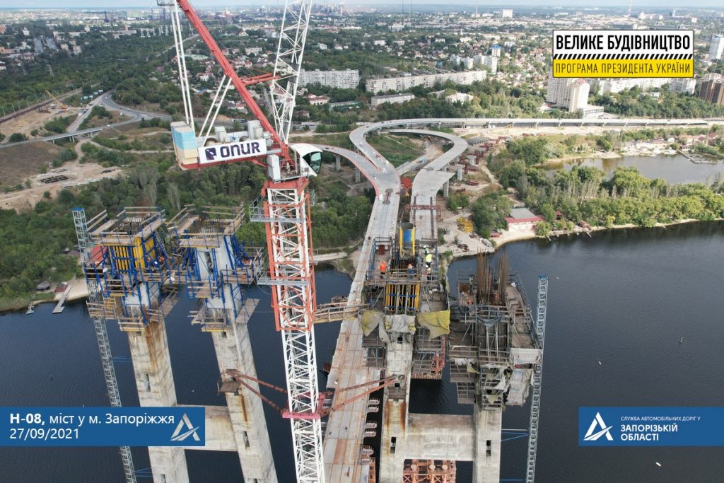В Запорожье строительство вантового моста перешло на новый этап (ФОТО)