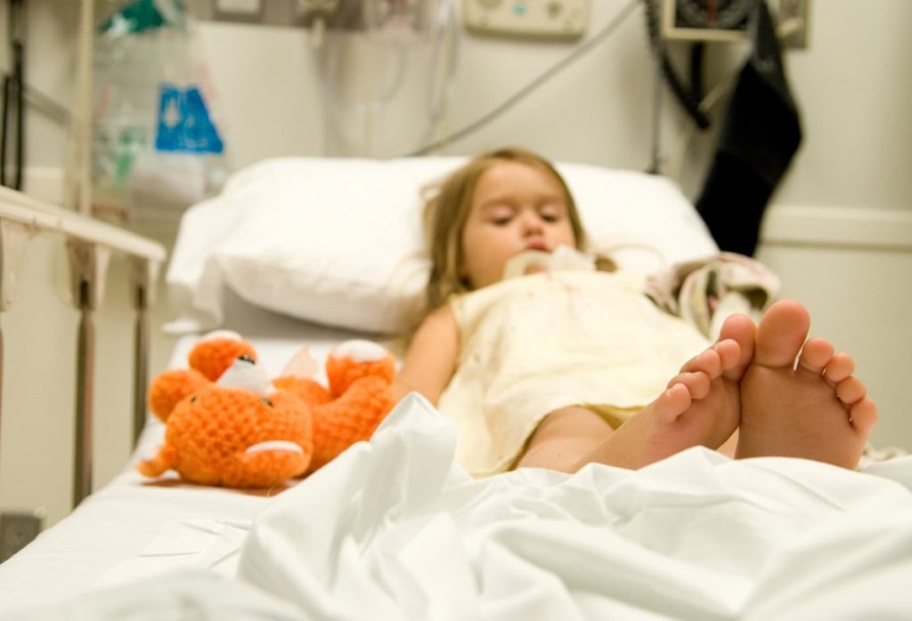 В больнице Запорожской области ребенка не начинали лечить без купленных родителями лекарств