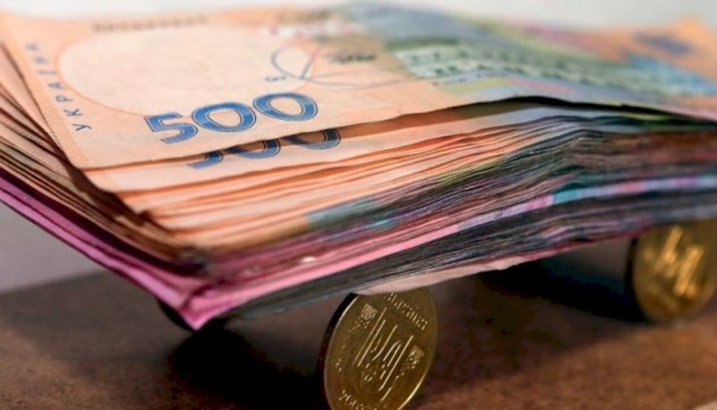 Две волны повышения минималки и пенсий в Украине