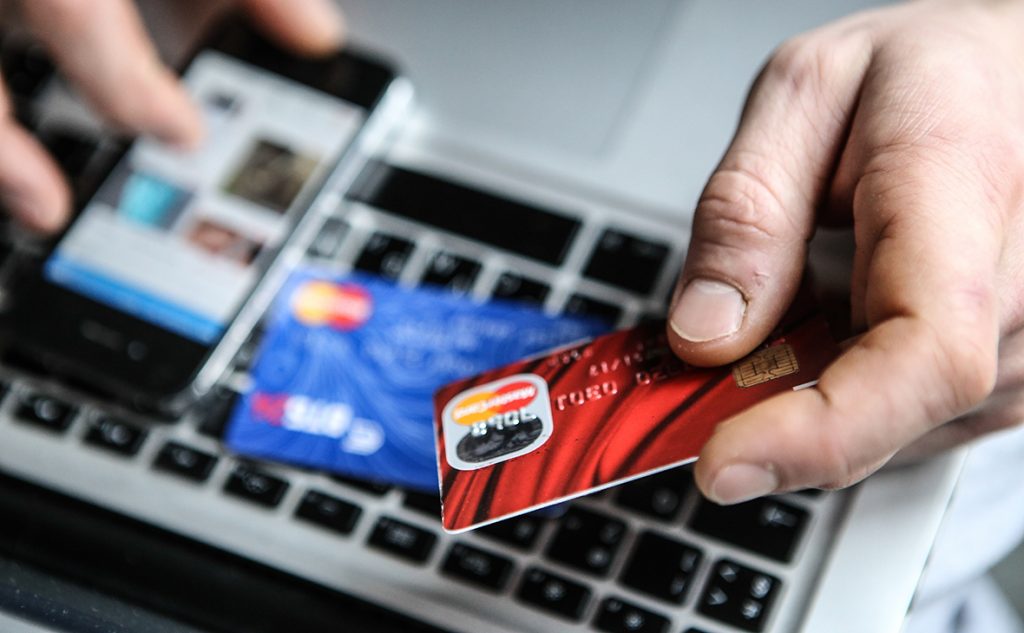 Мошенники украли с карточек у запорожанок 86  тысяч: как не попасть на уловки аферистов