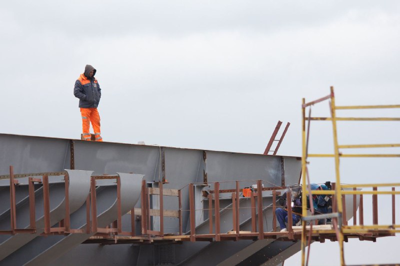 Как выглядит подготовка 720-тонных секций моста в Запорожье (ФОТОРЕПОРТАЖ)