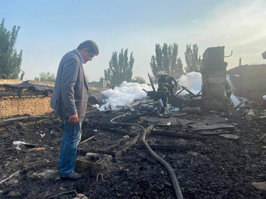 Что сейчас происходит в сгоревшем доме по улице Медведева в Запорожье (ФОТО)