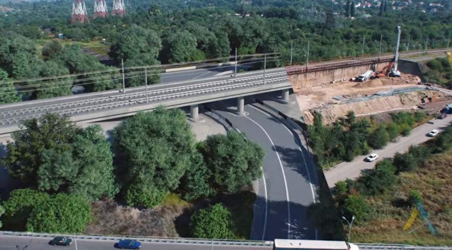 С помощью графики запорожцам показали, что строят на Набережной возле заезда на мосты (ВИДЕО)