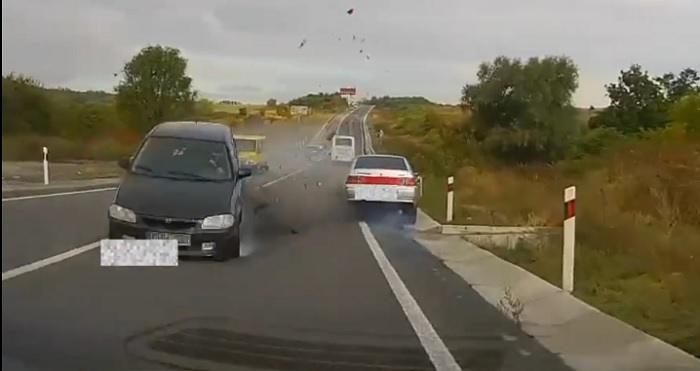 Камера засняла тройное ДТП на трассе в Запорожской области (ВИДЕО)