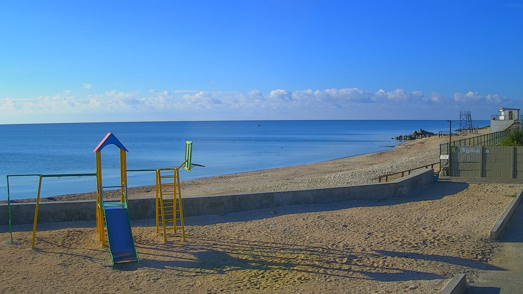 В Кирилловке не спешат закрывать курортный сезон (ФОТО)