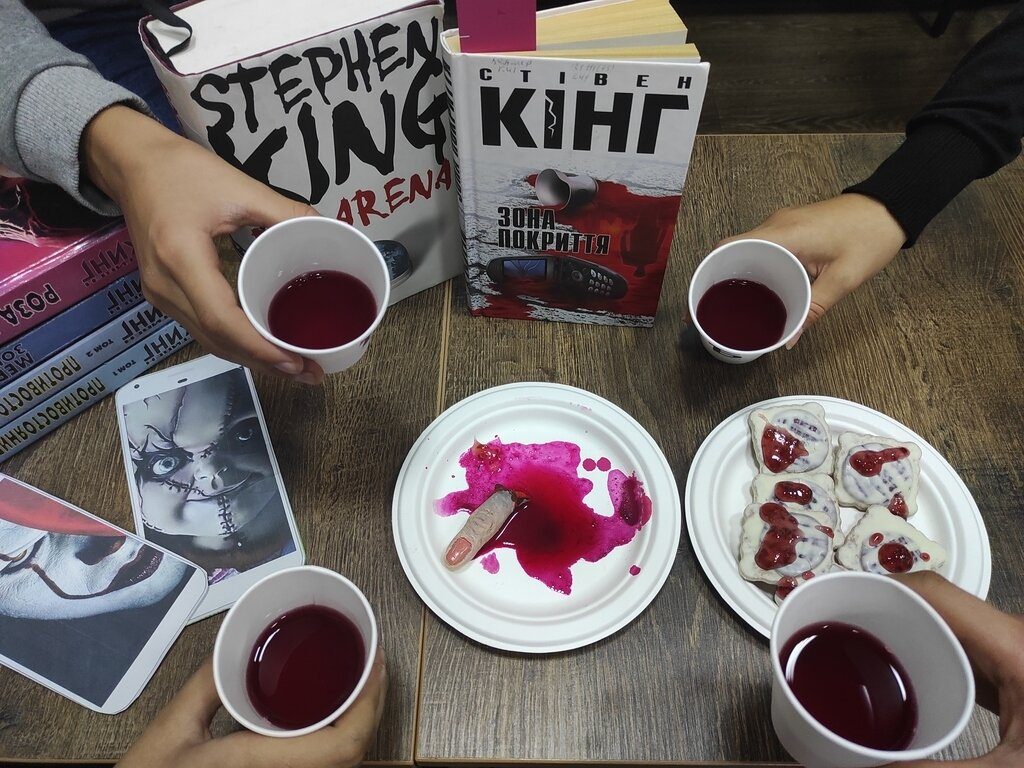 В запорожской библиотеке отметили день рождения Стивена Кинга (ФОТО)