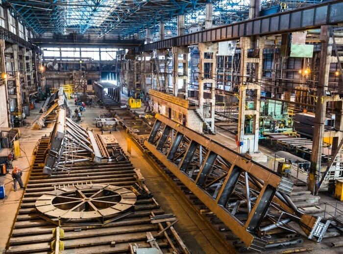 В Запорожье не могут найти крупно обокравшую завод бухгалтерку