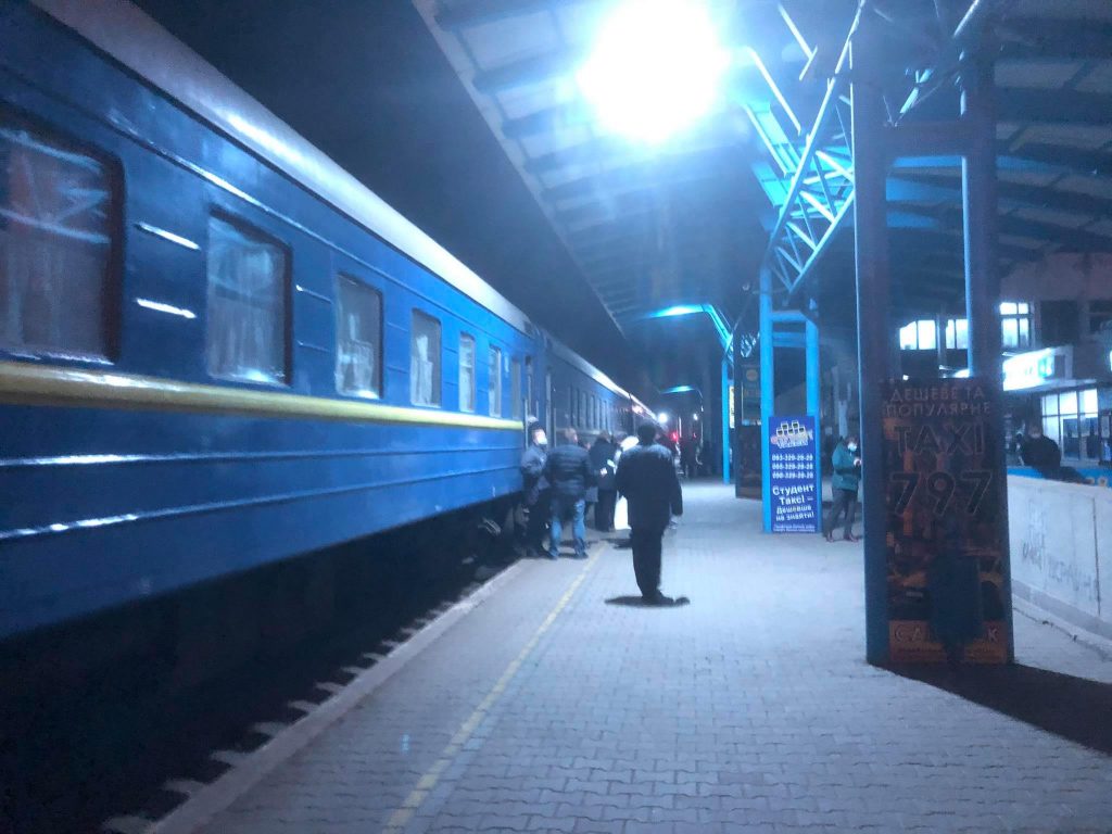 Как происходит выезд на поезде из «красной» Запорожской области
