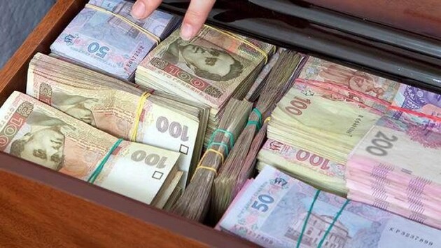 Ущерб более миллиона: главбух позволяла выводить деньги со счета больницы Запорожской области