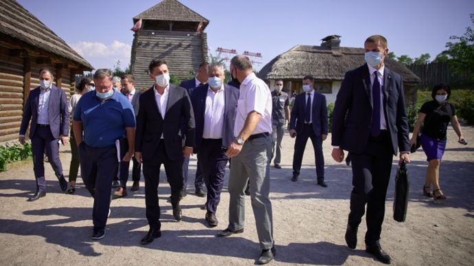 В день приезда Зеленского для запорожцев закроют проезд к арт-обьектам Хортицы