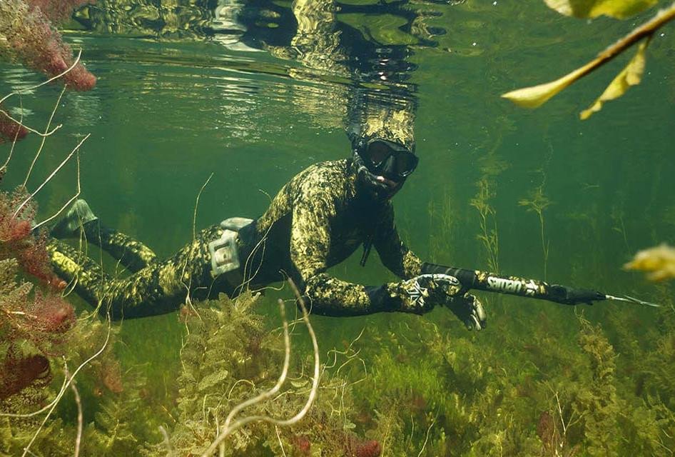 Под Запорожьем подводный охотник остался без руки: из-за чего происходят ЧП на воде