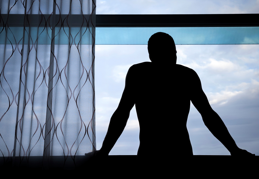 В Запорожье патрульные предотвратили суицид: схватили мужчину за ногу в последний момент (ВИДЕО)