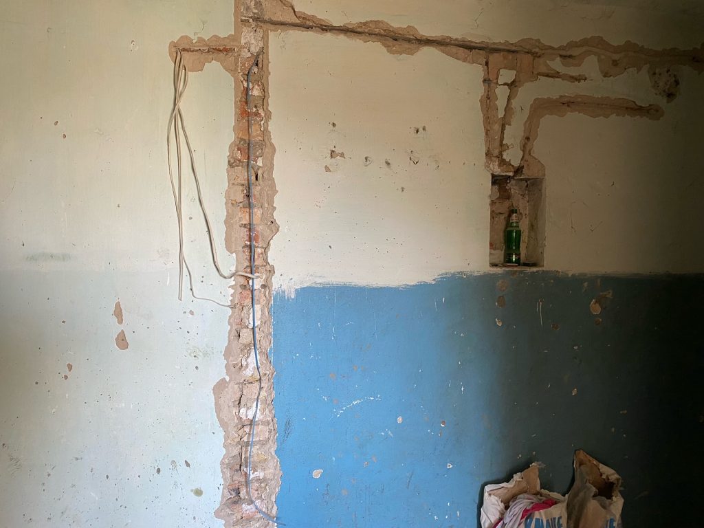 ОТГ под Запорожьем продает квартиру, непригодную для проживания: как она выглядит (ФОТО)