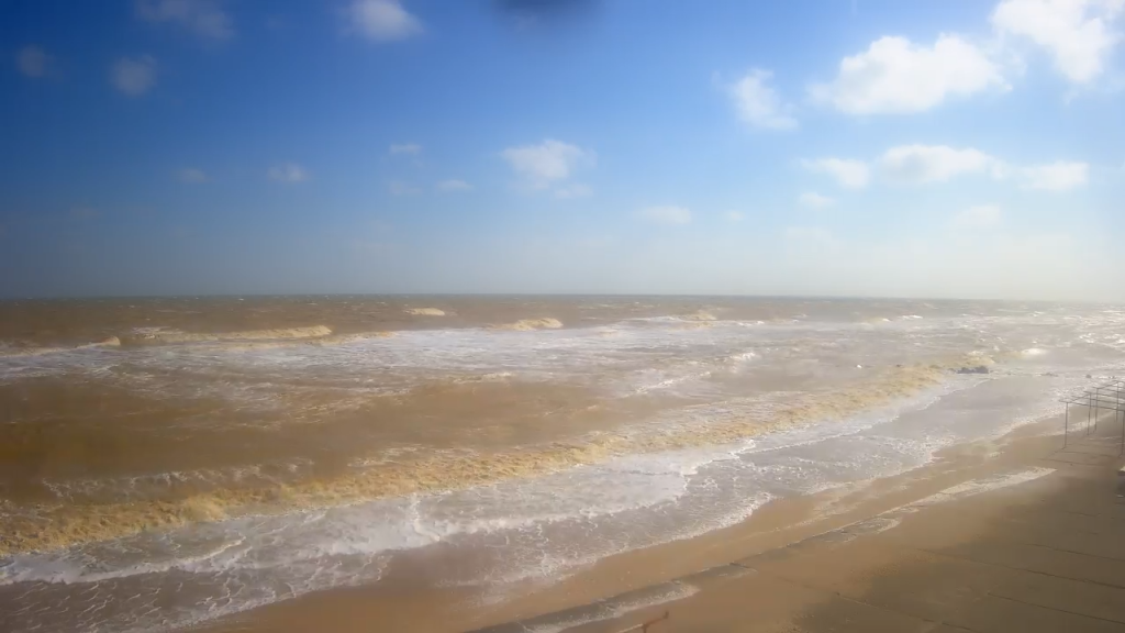 В Кирилловке засняли камнепад и бушующий шторм (ВИДЕО)