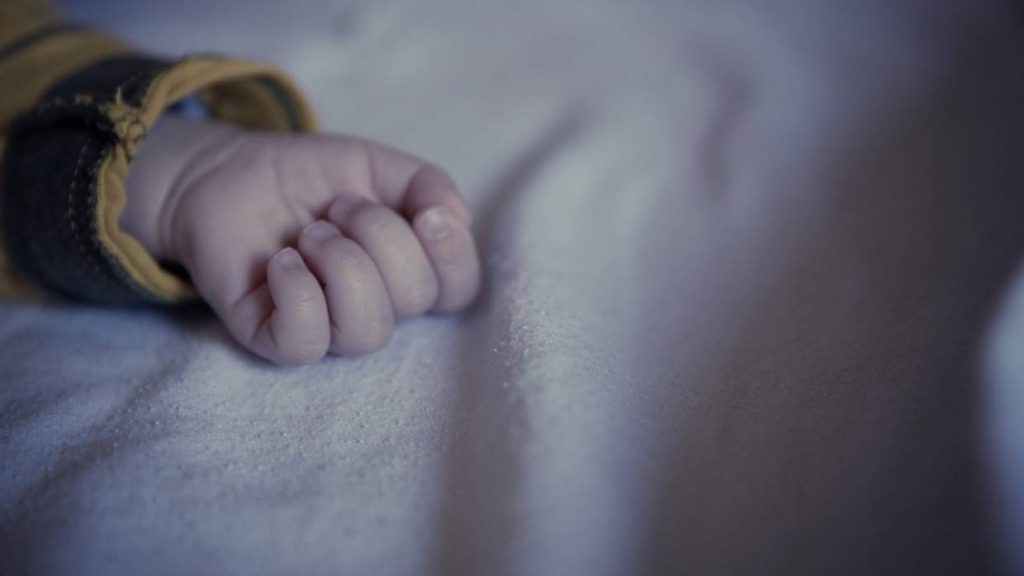 В Запорожье нашлась мать 5-месячного ребенка, которого обнаружили мертвым в квартире: что известно