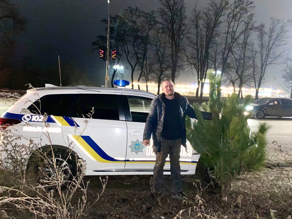 В Запорожье житель попытался украсть три ели с территории «Зеленхоза» (ФОТО)