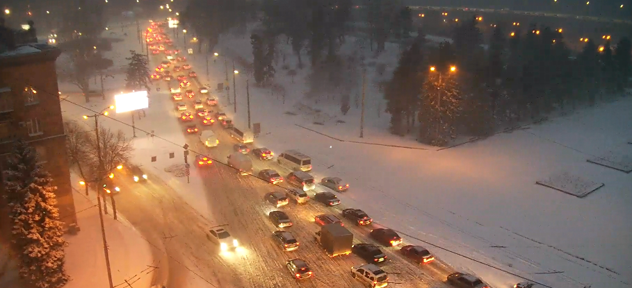 Где в Запорожье затруднено движение из-за снегопада (КАРТА)