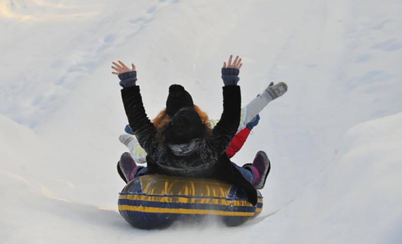 Из-за катания на санках погиб мужчина: его маленькая дочь находится в больнице Днепра