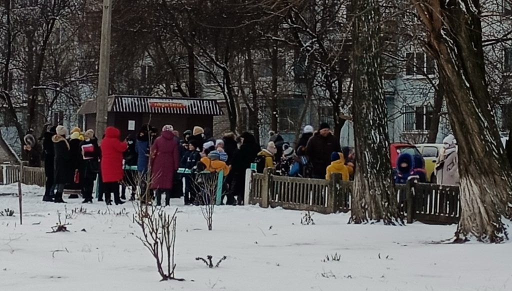 Стало известно, будут ли завтра  работать школы и сады в Запорожье