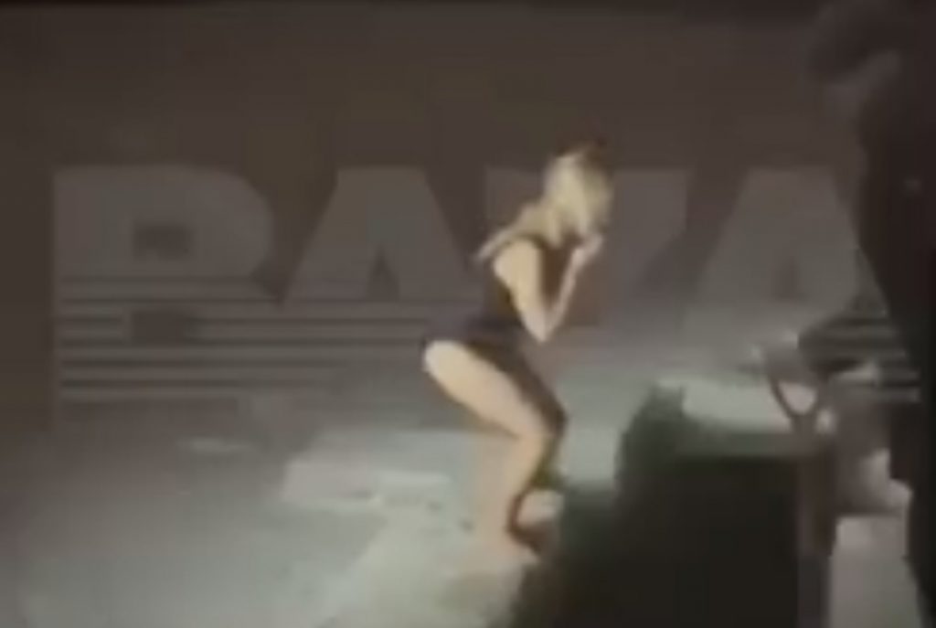 В России во время Крещения женщина утонула в проруби на глазах мужа и детей (ВИДЕО)