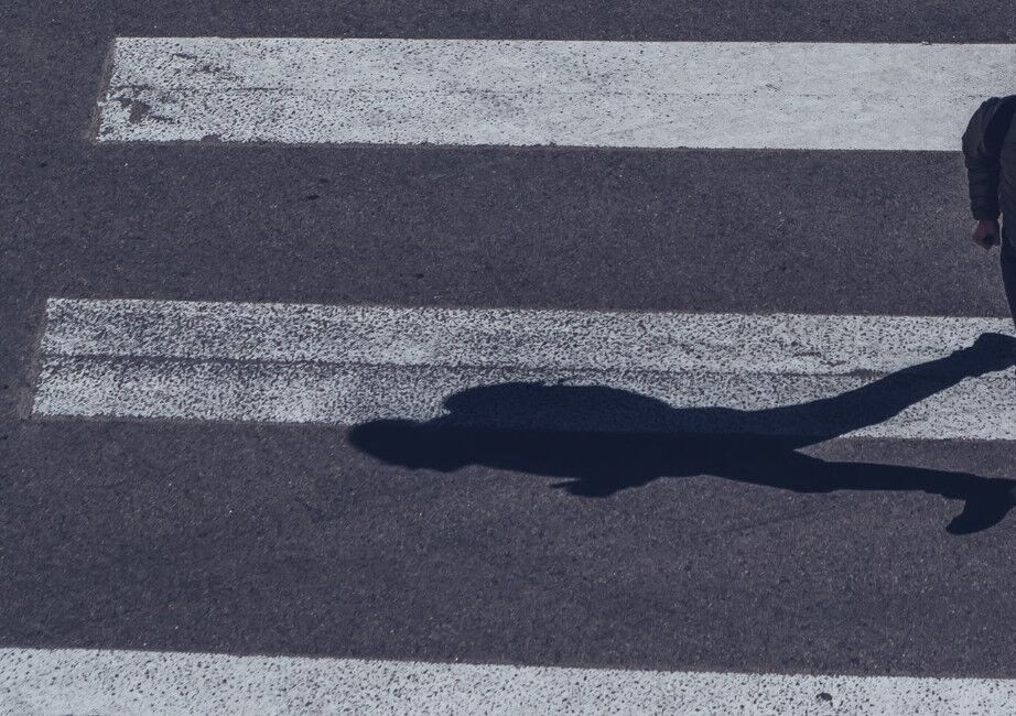 Бросался под колеса, находясь в слепой зоне: подросток едва избежал ДТП в Мелитополе (ВИДЕО)