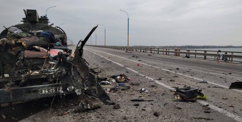 Что российские оккупанты оставили на Антоновском мосту под Херсоном (ФОТО, ВИДЕО)
